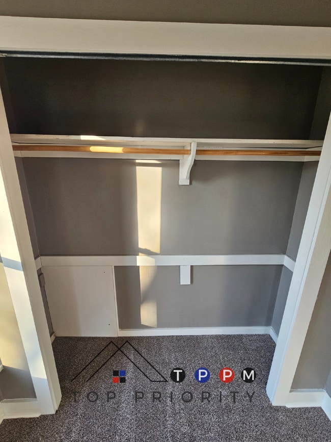 Building Photo - 3 Bedroom | 1 Bathroom Single-Family Home ...
