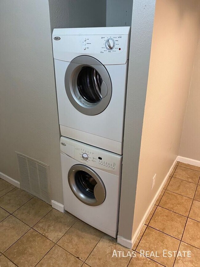 Building Photo - 851 S Uravan Ct