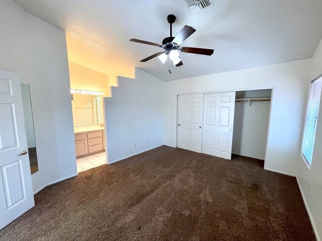 Building Photo - Great 3 Bedroom, 2 Bathroom Home in El Camino Village on the Parkway!