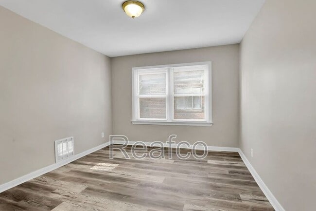 Building Photo - 397 S Chase Ave
