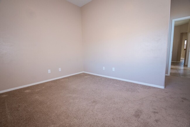 Building Photo - Beautiful Custom Home with 4 Bedrooms, 2 Bath, 3 Car Garage, Central A/C