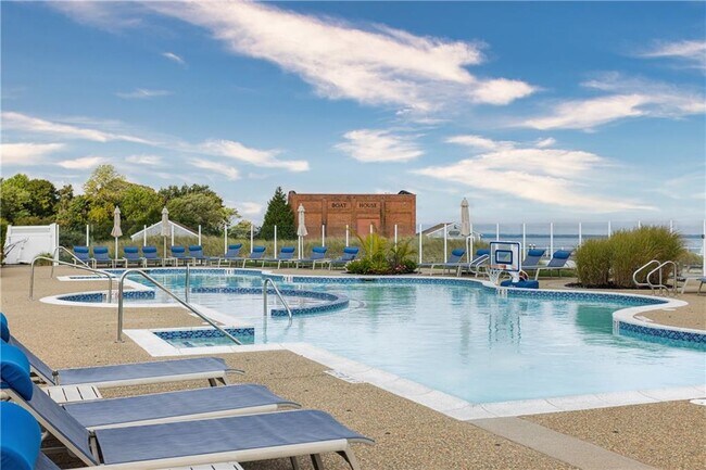 Building Photo - 44 Wimbledon Cir