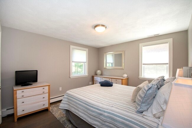 Building Photo - 474 King St