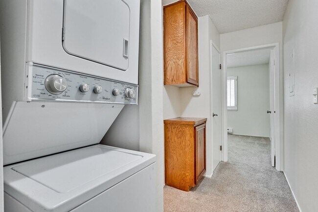 Building Photo - 1st floor corner unit - In Door Laundry- Easy Access to 880 and 237