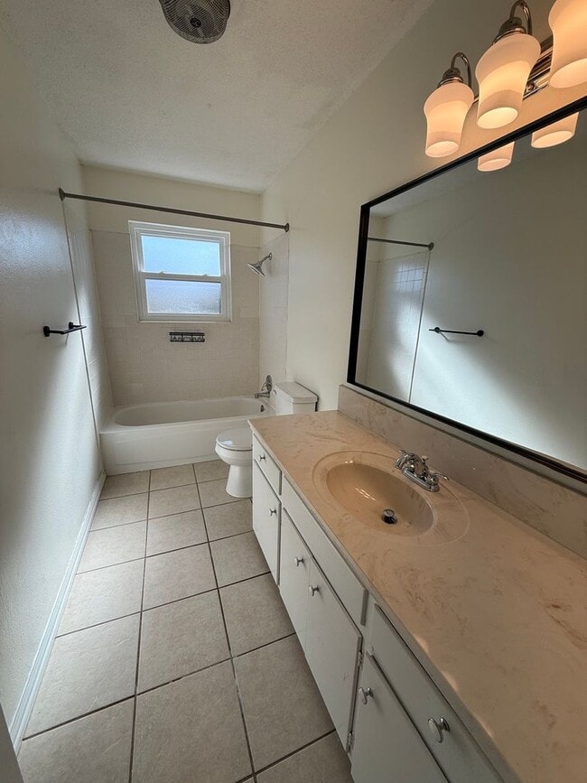 Building Photo - 4 Bed Brick Home! Zia School District! - P...