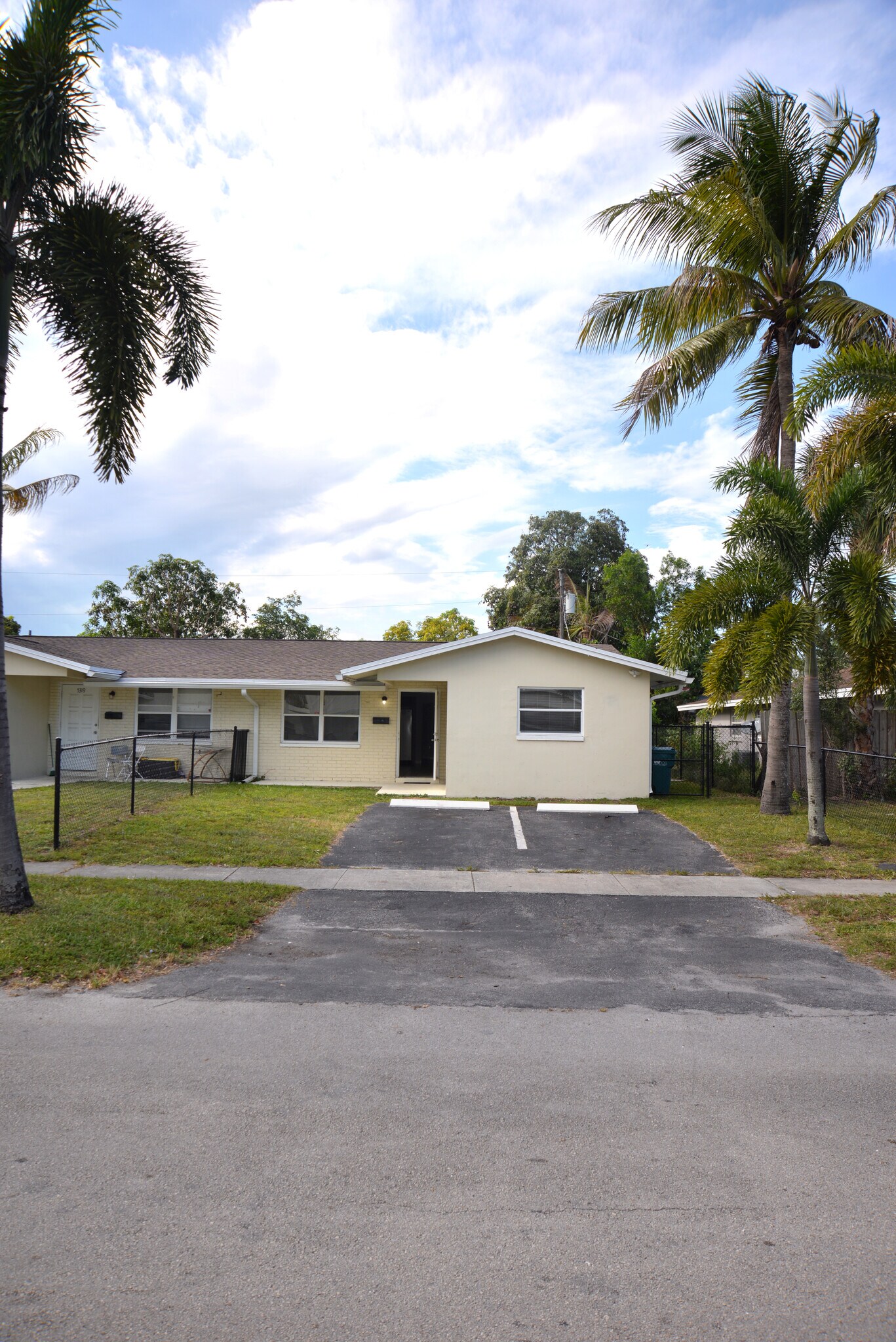 Building Photo - 5317 NW 18th Ct