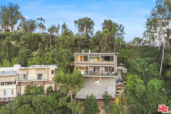 Building Photo - 9416 Beverlycrest Dr