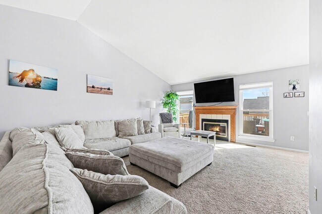 Building Photo - 2863 Silver Spring Dr