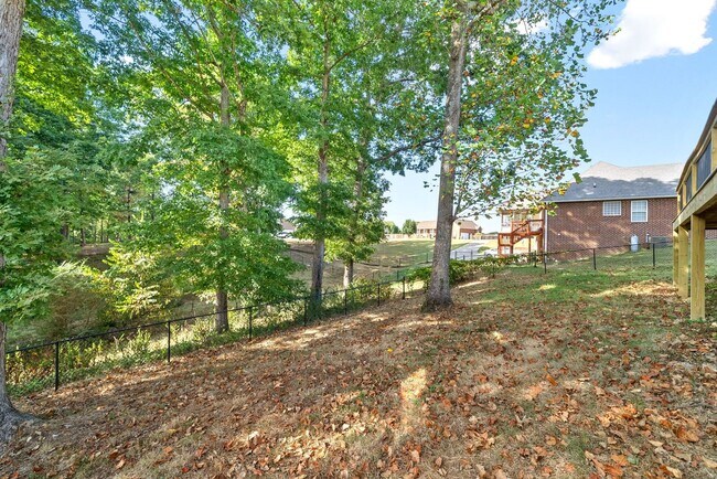 Building Photo - Pet Friendly Three Bedroom with Bonus!