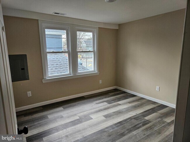 Building Photo - 14 West Ave