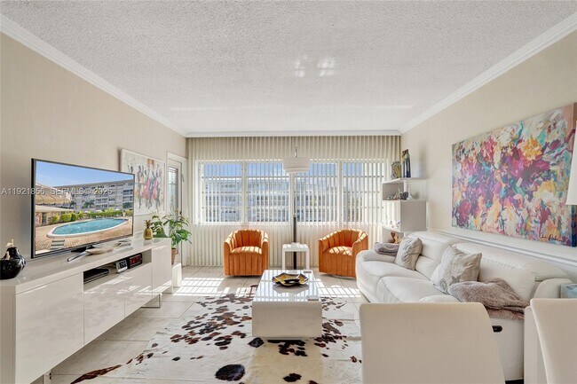 Building Photo - 330 SE 2nd St