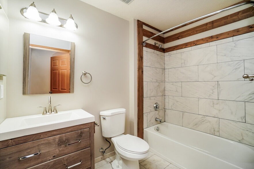 Building Photo - 370 Millett Dr