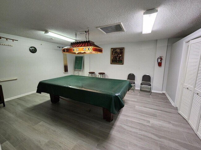 Building Photo - 18081 SE Country Club Dr