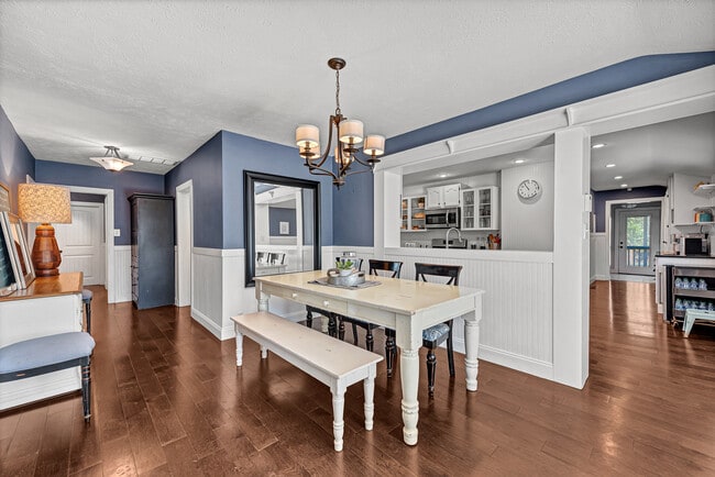 Building Photo - 312 S Dogwood St