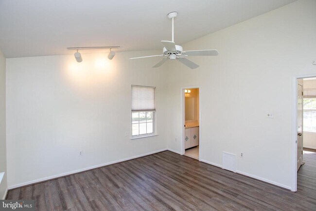 Building Photo - 1739 McNelis Dr