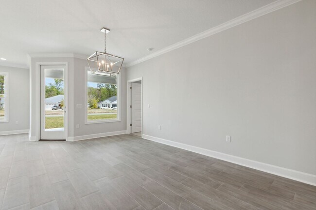 Building Photo - Resort Style living, minutes to town!