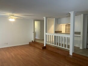 Building Photo - 1 BR / 1.5 BA at Saint Andrews Commons (Pa...