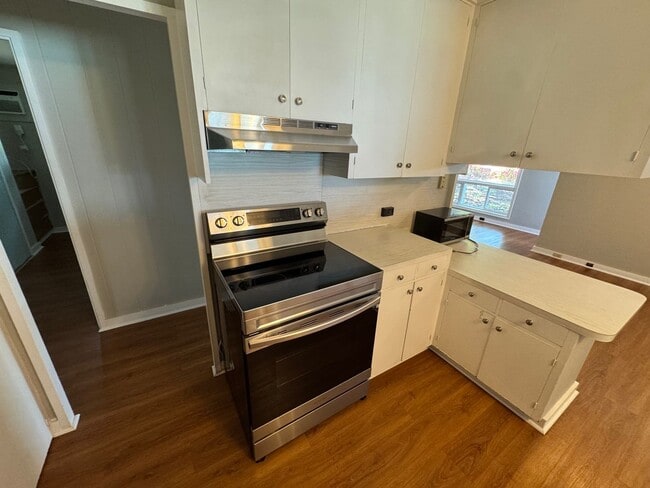 Building Photo - Newly Remodeled Lahaina Main House