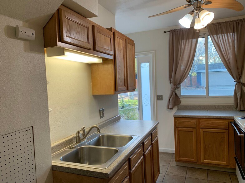 Building Photo - 737 Key City Dr