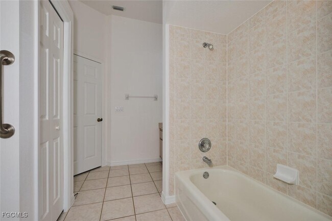 Building Photo - 132 SE 19th Terrace