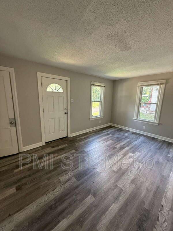 Building Photo - 2516 Tyrell Dr