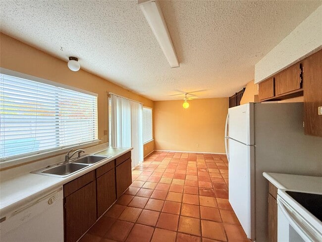 Building Photo - 9611 Blue Creek Ln