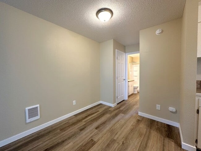 Interior Photo - Washington Oaks