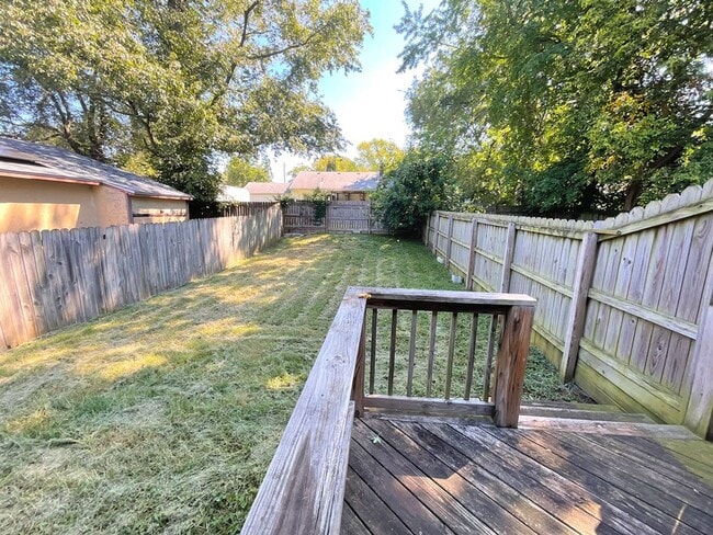 Building Photo - 2140 N Travis