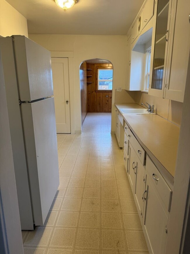 Building Photo - Charming 2 Bedroom 1 Bathroom Located in the Heart of the Beaumont-Wilshire Area!!