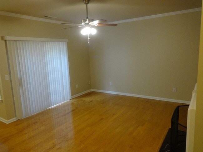 Building Photo - 402 Cliffview Ct