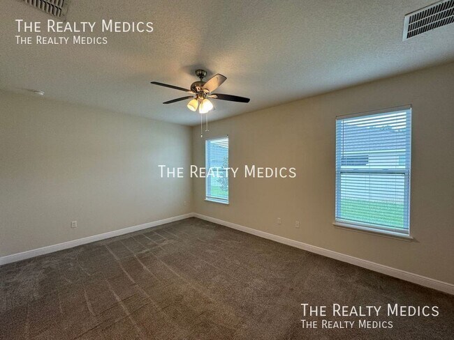 Building Photo - 405 Last Tree Dr
