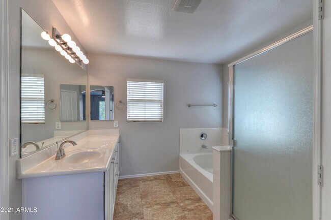 Building Photo - 14174 W Crocus Dr