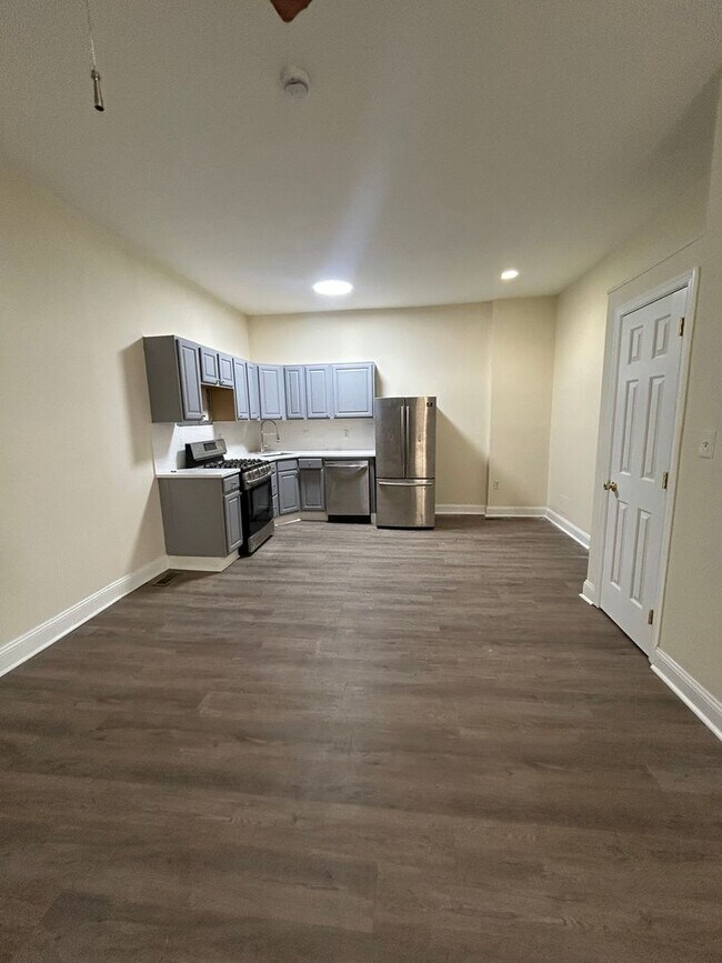 Building Photo - 423 Righter St