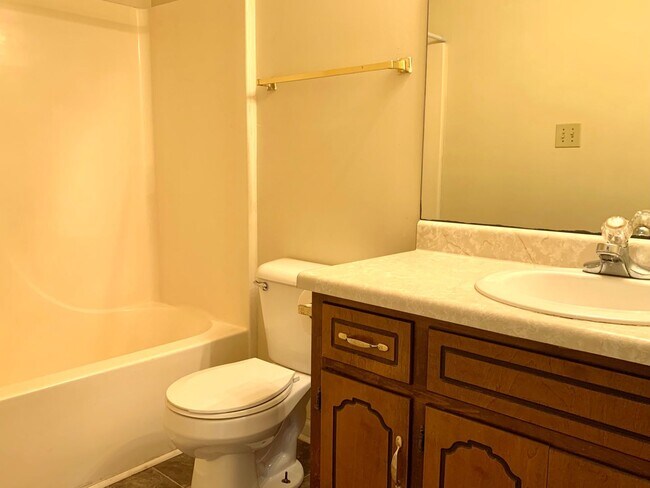 Building Photo - 268 Moncrest Dr