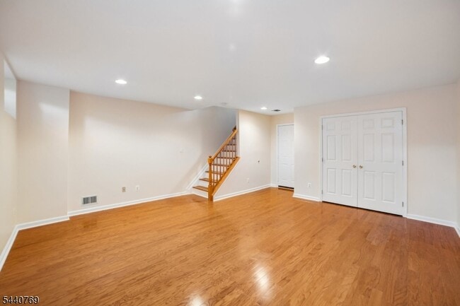 Building Photo - 533 Coventry Dr