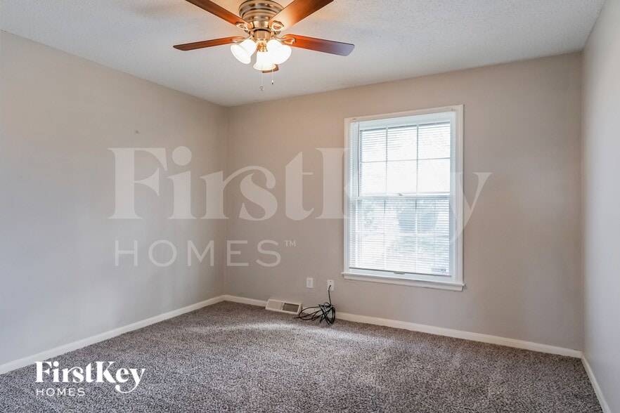 Building Photo - 10040 NW Blum Rd