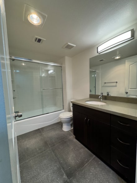 Building Photo - 13022 Riverside Dr