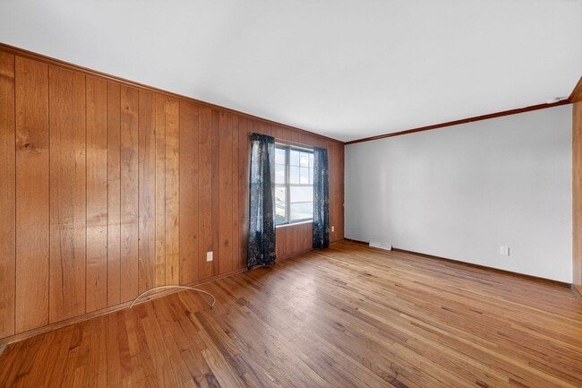 Building Photo - 8908 Scottdale Ave