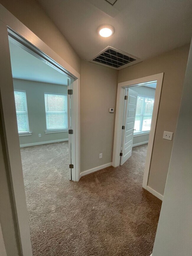 Building Photo - Home for Rent in Weaver, AL!!! View with 4...