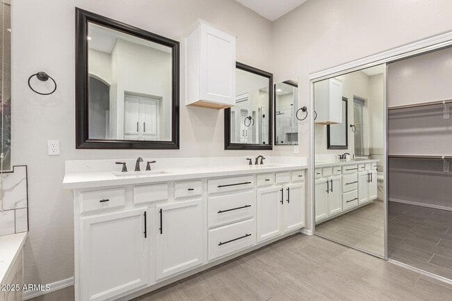 Building Photo - 3433 E Bluebird Pl