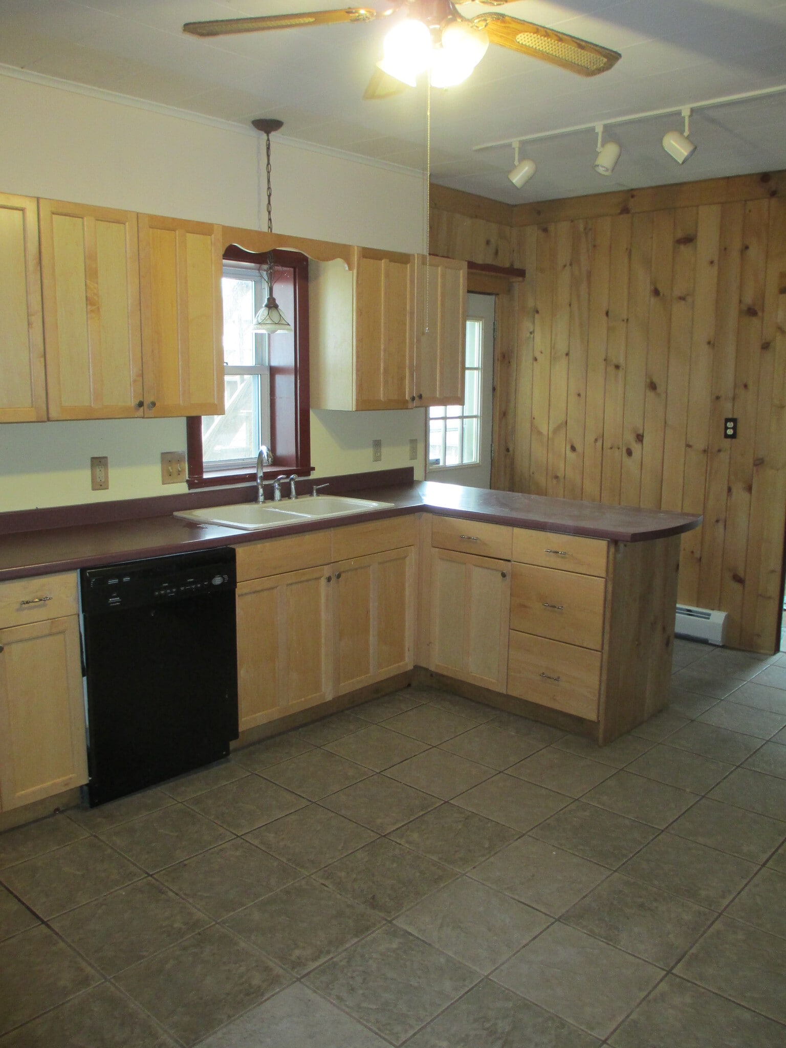 Kitchen - Island - 235 Pleasant St