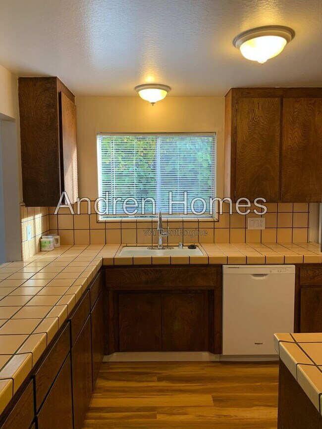 Building Photo - 150 Sea Ridge Ct