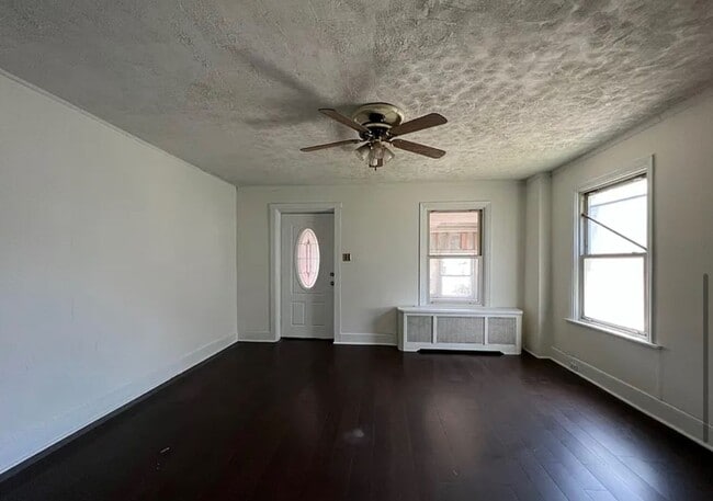 Building Photo - 3 Bed, 1 Bath