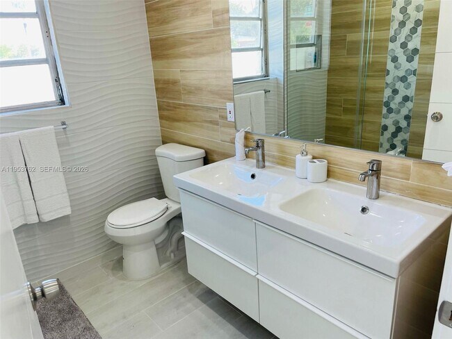 Building Photo - 2802 Jackson St