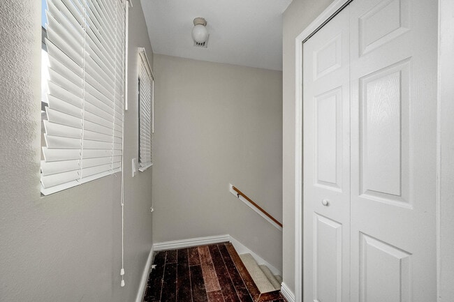 Building Photo - 1075 Luminary Cir