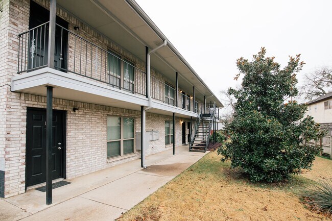 Building Photo - 115 Bernard St