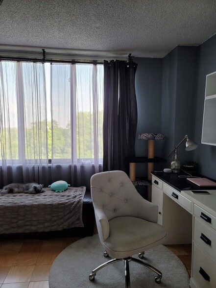 2nd bedroom / office - 5225 Pooks Hill Rd