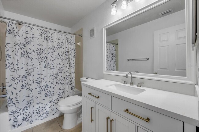 Building Photo - 940 Village Trail