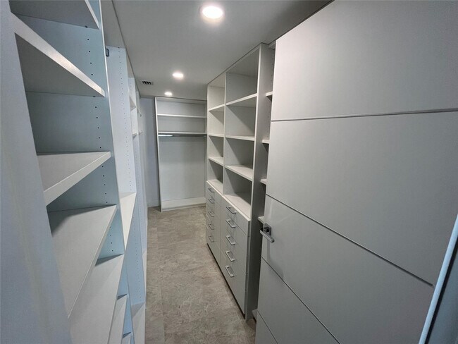 Building Photo - 3500 Galt Ocean Dr