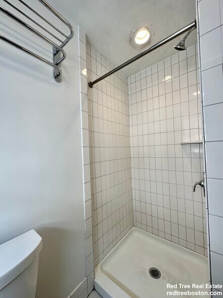 Building Photo - 144 Bowdoin St